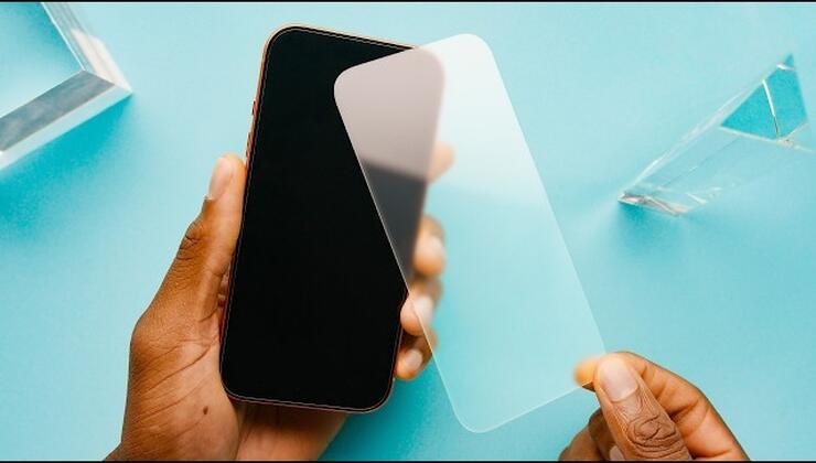 Почему стекло смартфонов все еще царапается и бьется